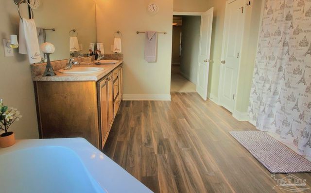 820 Oak Alley, Pensacola, FL 32506