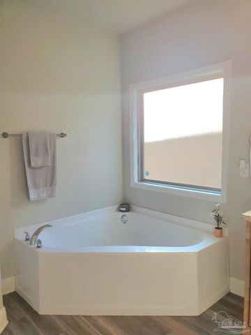 820 Oak Alley, Pensacola, FL 32506