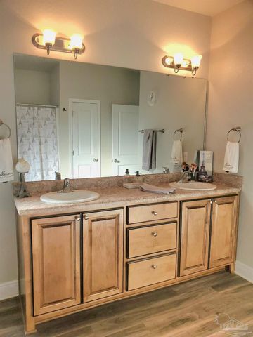 820 Oak Alley, Pensacola, FL 32506