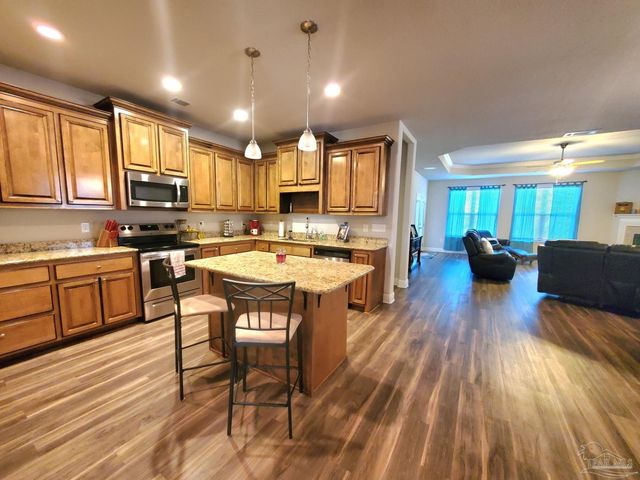 820 Oak Alley, Pensacola, FL 32506