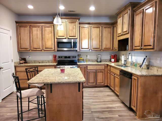 820 Oak Alley, Pensacola, FL 32506