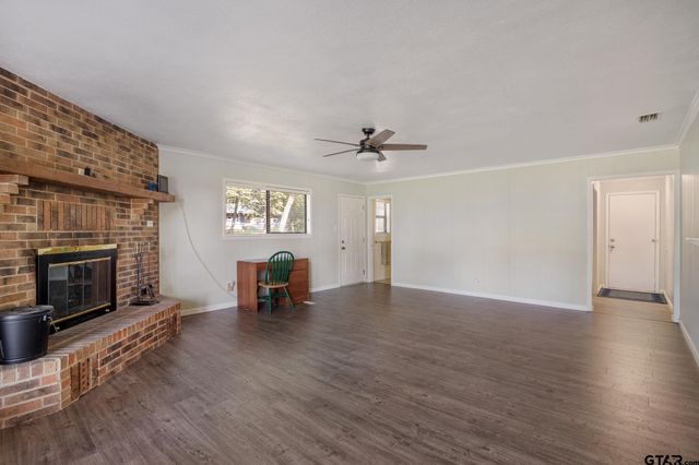 21743 South Shore Dr, Chandler, TX 75758