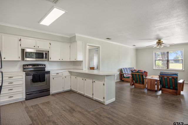 21743 South Shore Dr, Chandler, TX 75758