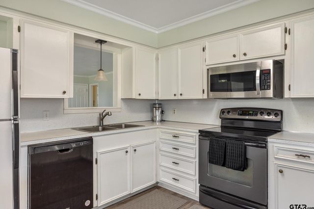 21743 South Shore Dr, Chandler, TX 75758