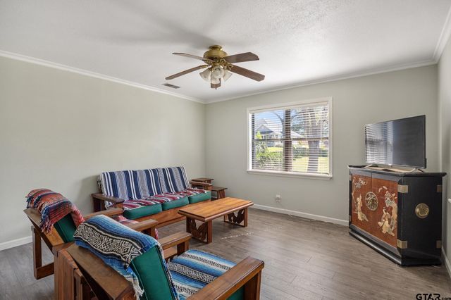 21743 South Shore Dr, Chandler, TX 75758