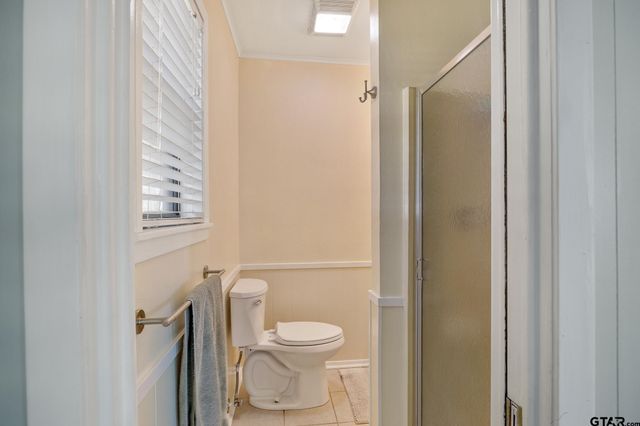 21743 South Shore Dr, Chandler, TX 75758