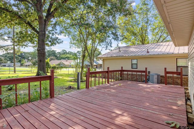 21743 South Shore Dr, Chandler, TX 75758