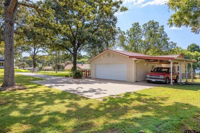 21743 South Shore Dr, Chandler, TX 75758