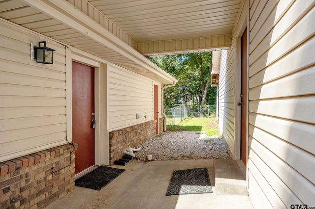 21743 South Shore Dr, Chandler, TX 75758