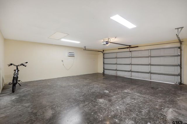 21743 South Shore Dr, Chandler, TX 75758