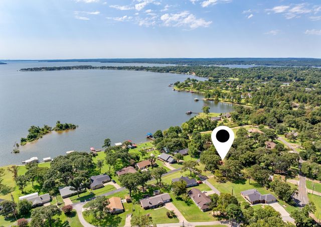 21743 South Shore Dr, Chandler, TX 75758