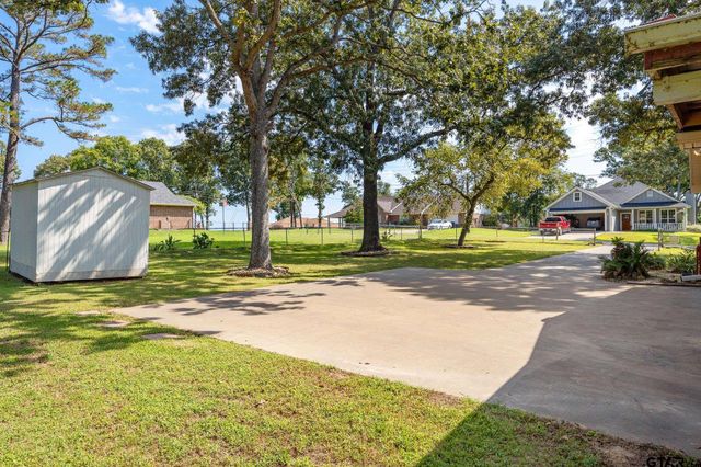 21743 South Shore Dr, Chandler, TX 75758