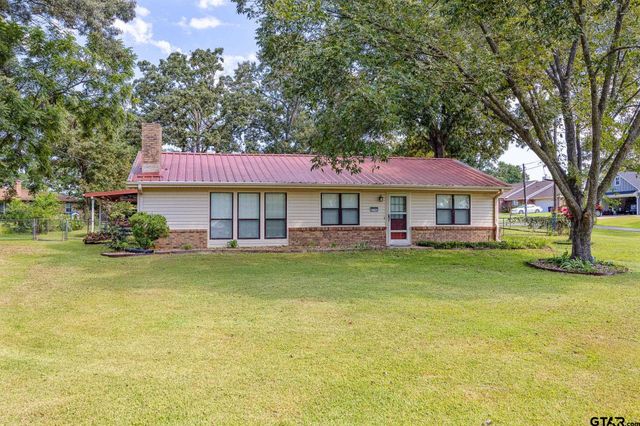 21743 South Shore Dr, Chandler, TX 75758