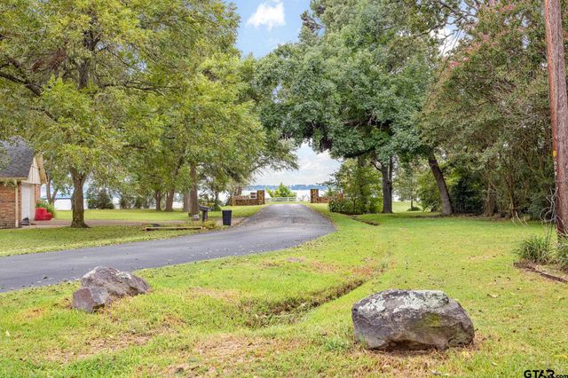 21743 South Shore Dr, Chandler, TX 75758