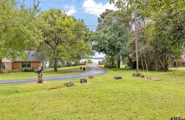 21743 South Shore Dr, Chandler, TX 75758