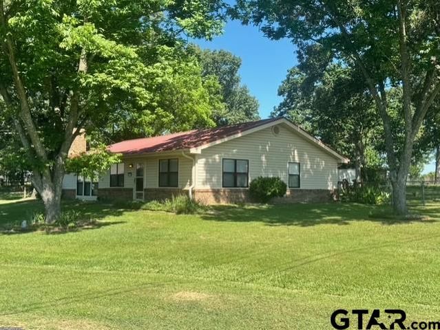 21743 South Shore Dr, Chandler, TX 75758