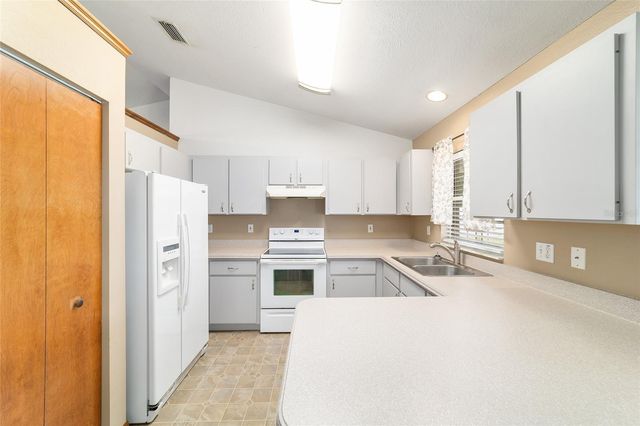 11570 SE 84TH AVENUE, Belleview, FL 34420
