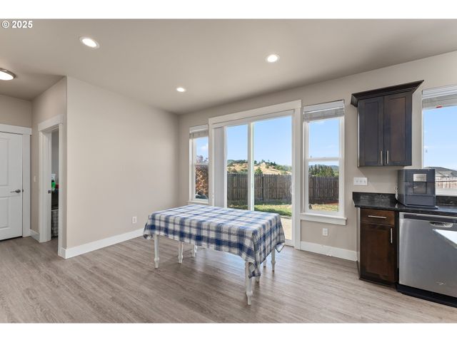 300 BRADY Ln, Roseburg, OR 97471