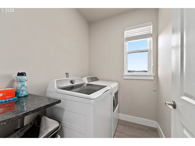 300 BRADY Ln, Roseburg, OR 97471