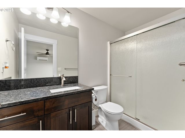 300 BRADY Ln, Roseburg, OR 97471