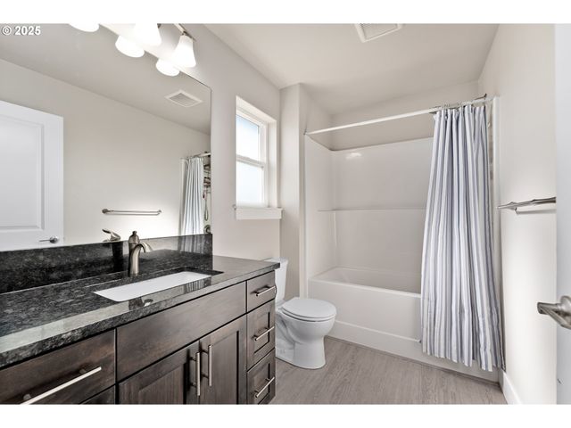 300 BRADY Ln, Roseburg, OR 97471