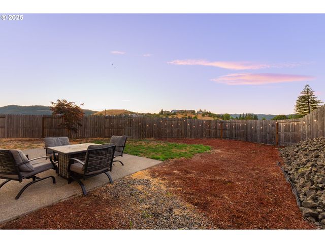 300 BRADY Ln, Roseburg, OR 97471