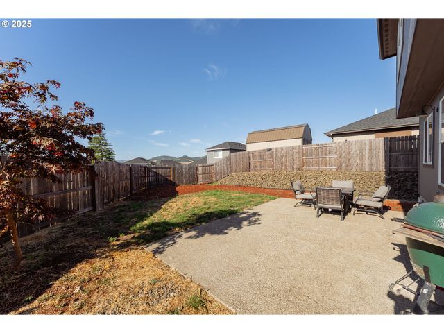 300 BRADY Ln, Roseburg, OR 97471