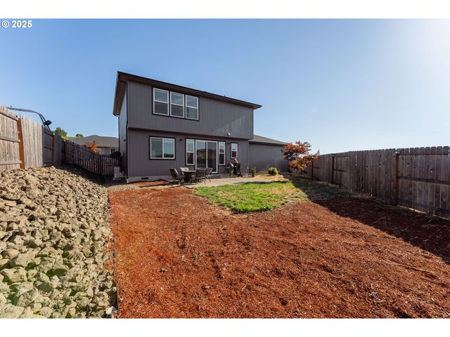 300 BRADY Ln, Roseburg, OR 97471