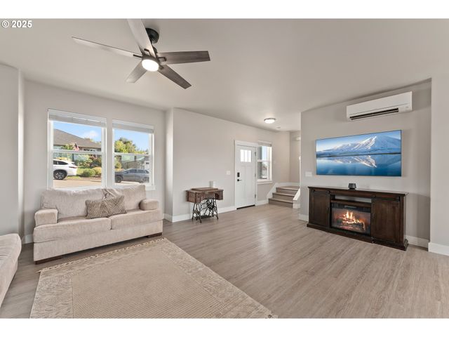 300 BRADY Ln, Roseburg, OR 97471