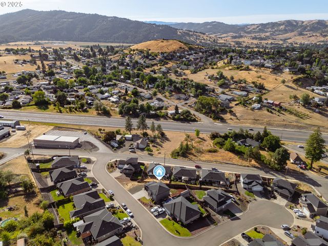 300 BRADY Ln, Roseburg, OR 97471