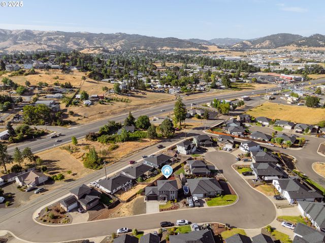 300 BRADY Ln, Roseburg, OR 97471