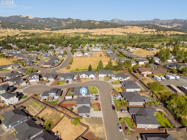 300 BRADY Ln, Roseburg, OR 97471