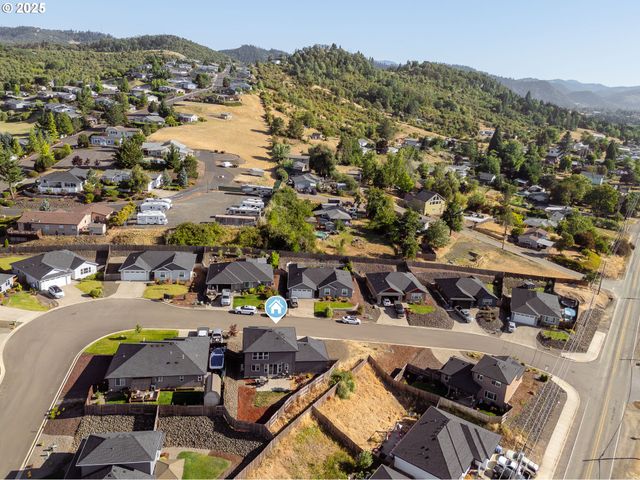 300 BRADY Ln, Roseburg, OR 97471