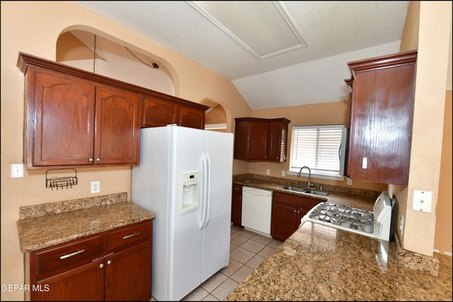7737 PLAZA AZUL Road, El Paso, TX 79912