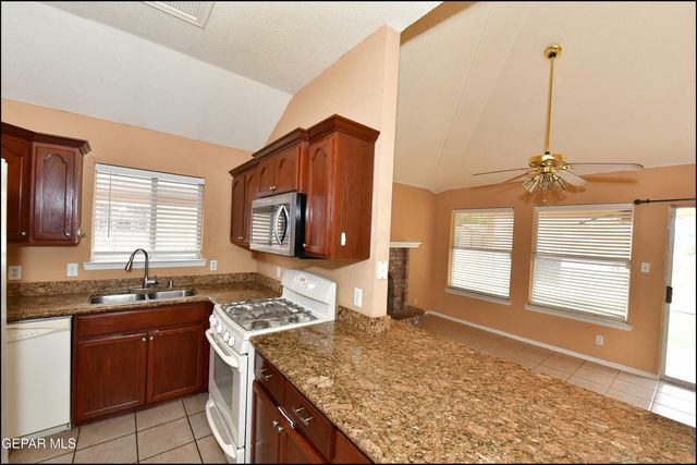 7737 PLAZA AZUL Road, El Paso, TX 79912