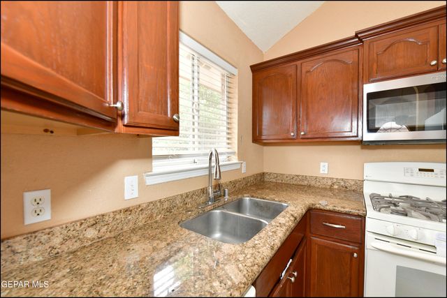 7737 PLAZA AZUL Road, El Paso, TX 79912