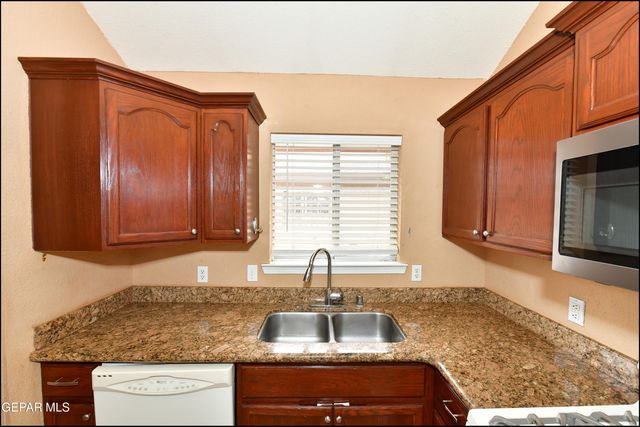 7737 PLAZA AZUL Road, El Paso, TX 79912