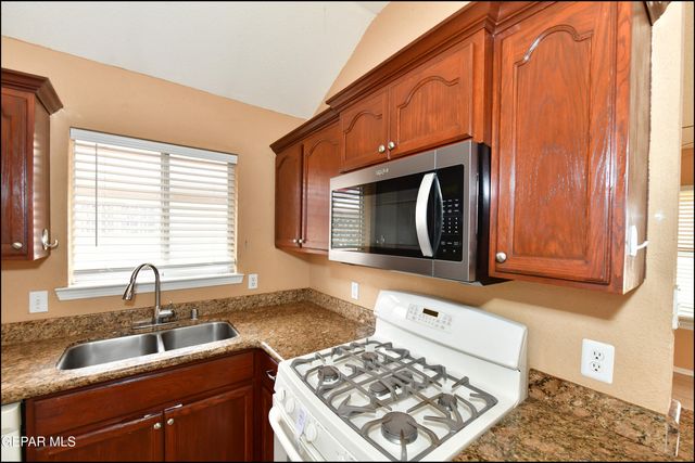 7737 PLAZA AZUL Road, El Paso, TX 79912