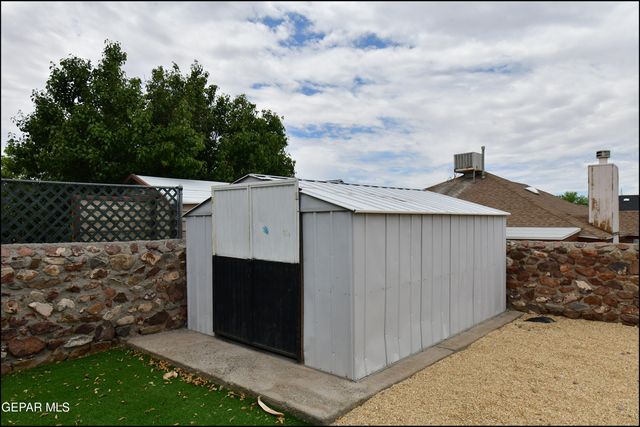 7737 PLAZA AZUL Road, El Paso, TX 79912