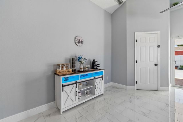 5117 N LINCOLN AVENUE, Tampa, FL 33614