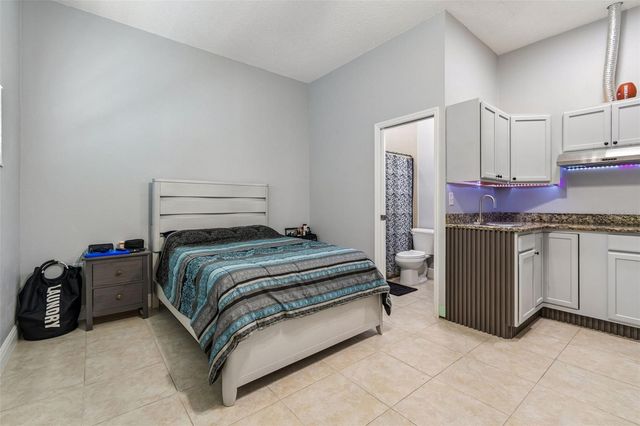 5117 N LINCOLN AVENUE, Tampa, FL 33614