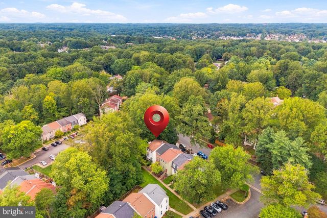10008 CHESTNUT WOOD LN, Burke, VA 22015