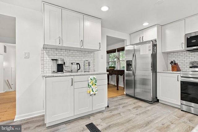 10008 CHESTNUT WOOD LN, Burke, VA 22015