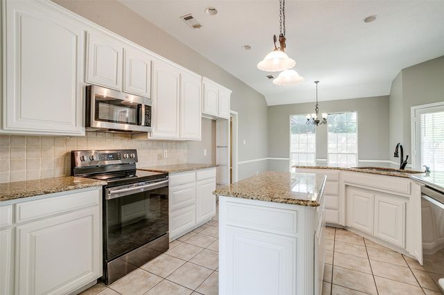 909 Alconberry Drive, Crowley, TX 76036