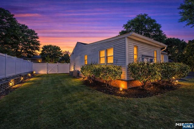 206 Harwood Place, Paramus, NJ 07652