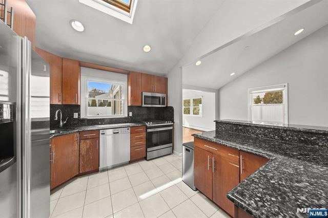 206 Harwood Place, Paramus, NJ 07652