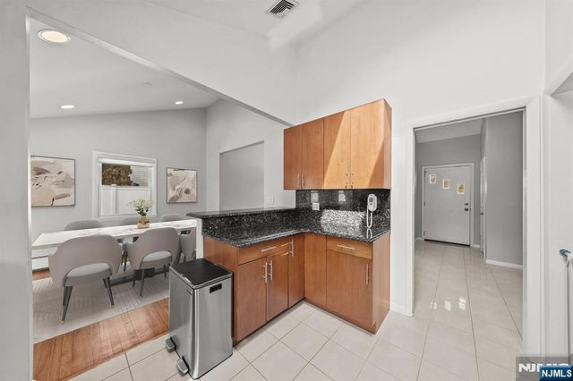 206 Harwood Place, Paramus, NJ 07652