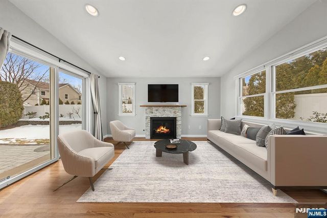 206 Harwood Place, Paramus, NJ 07652