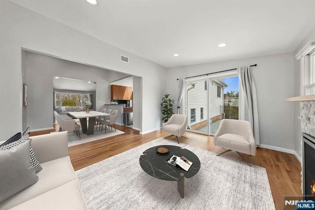 206 Harwood Place, Paramus, NJ 07652