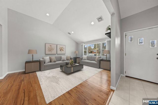 206 Harwood Place, Paramus, NJ 07652